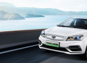 吉利帝豪EV450·北汽EU5，谁更面面俱到？